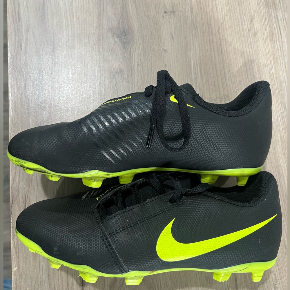 Nike ~ Phantom Venom Club Fg Jr ~ 4Y youth kids soccer cleats black - Picture 3 of 6
